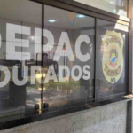 Para se defender de assalto, rapaz entra em luta corporal com dupla no centro de Dourados