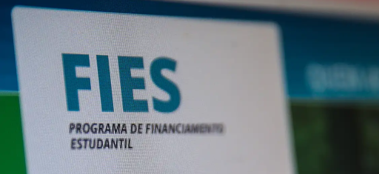 MEC inicia convocação da lista de espera do Fies 2025; prazo vai até 28 de novembro
