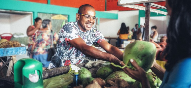Brasil registra em 2024 os melhores índices de renda, desigualdade e pobreza em 30 anos, aponta Ipea