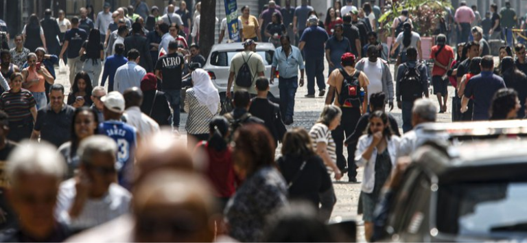 Brasil registra maior avanço contra a pobreza em mais de uma década, aponta IBGE