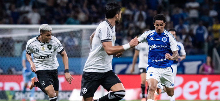 Cruzeiro abre 2 a 0, mas Botafogo reage e garante empate no Mineirão pela penúltima rodada do Brasileirão