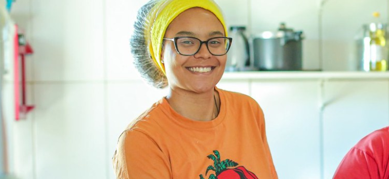 Mais de 17 milhões deixam a pobreza em dois anos e passam a integrar classes A, B e C no Brasil