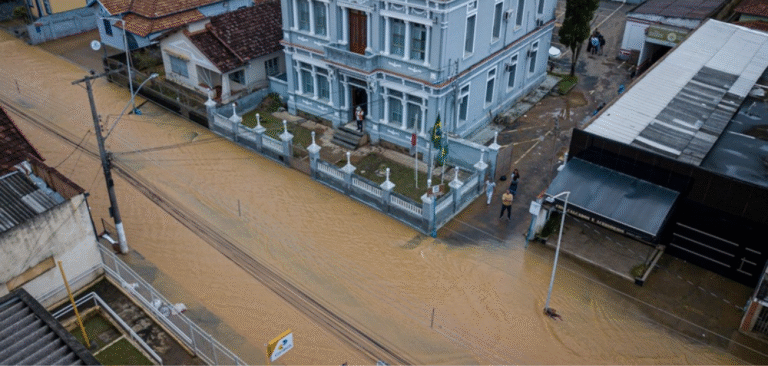 Banco do Brasil doa R$ 200 mil e amplia crédito para atingidos pelas chuvas na Zona da Mata de MG