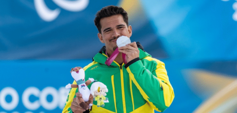 Brasil conquista primeira medalha da história nos Jogos Paralímpicos de Inverno com Cristian Ribera