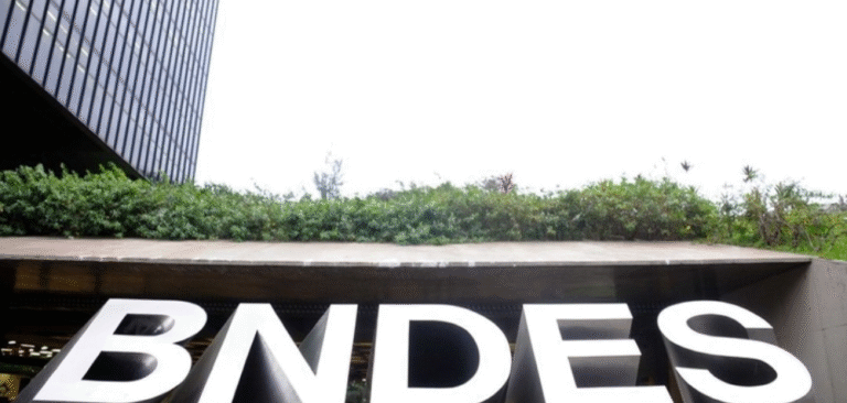 BNDES registra lucro recorde de R$ 15,2 bilhões em 2025 e amplia crédito para empresas