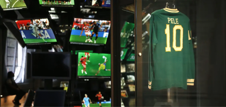 Museu do Futebol lança audioguia inclusivo com narração em formato de rádio para ampliar acessibilidade