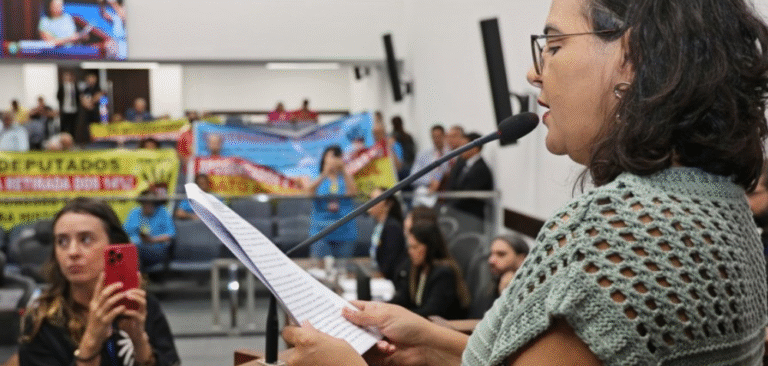 Aposentados voltam a protestar na ALEMS contra desconto de 14% do MSPrev