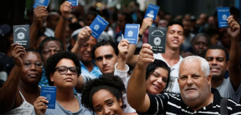 Brasil cria 112 mil empregos com carteira assinada em janeiro de 2026, aponta Novo Caged