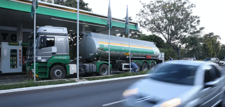 Estados aderem a subsídio do diesel e governo tenta conter alta dos combustíveis