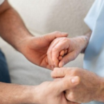 Parkinson avança com envelhecimento da população e acende alerta para diagnóstico precoce no Brasil