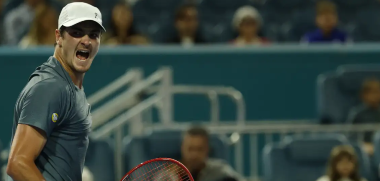 João Fonseca avança no Masters de Monte Carlo e vai às oitavas após vitória em três sets