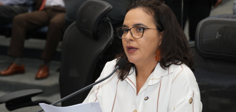 Deputada Gleice Jane critica lei que restringe uso de banheiros por mulheres trans em Campo Grande