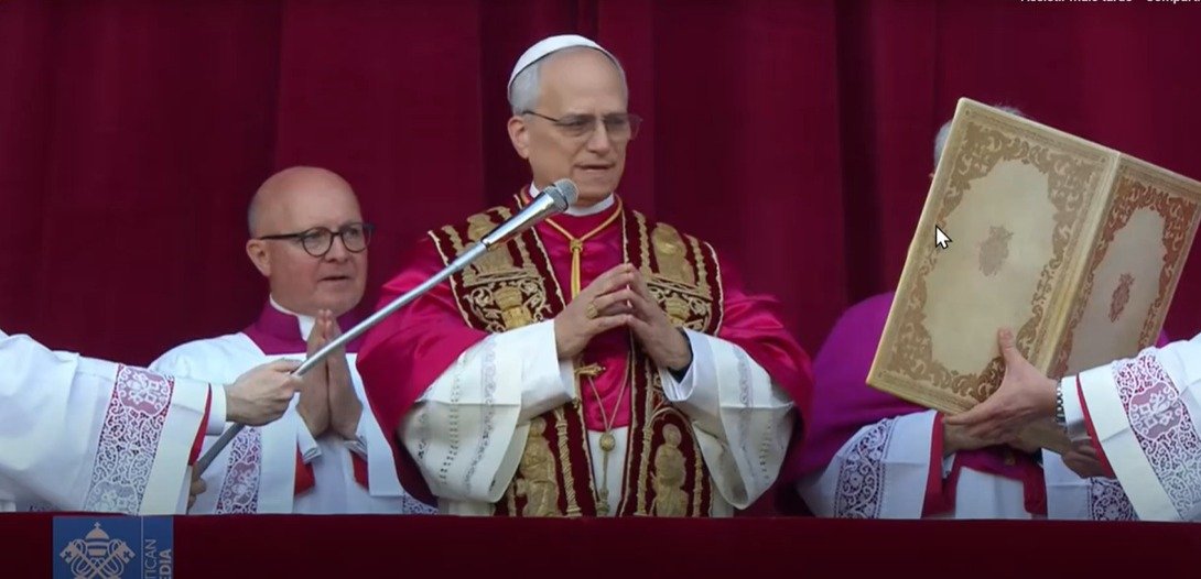Papa Leão XIV faz 1º discurso no Vaticano: “Que a paz esteja com todos vocês” 🕊️