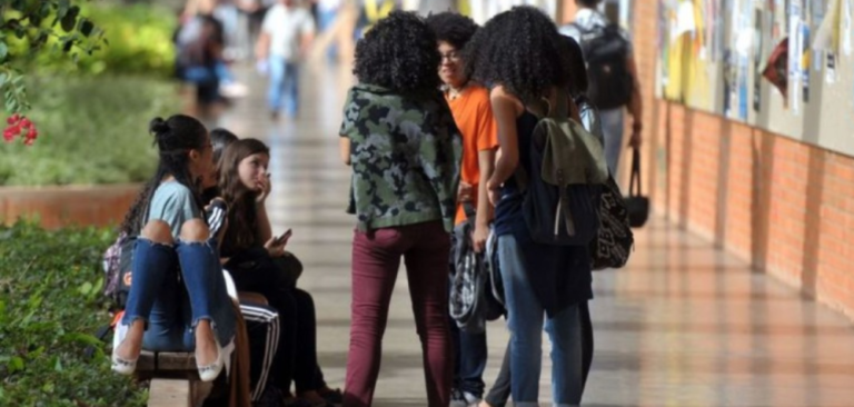 Governo abre 670 vagas gratuitas em cursos de comércio exterior para mulheres e pessoas negras