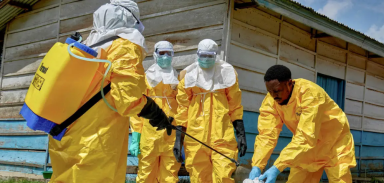 Surto de ebola ultrapassa 260 casos e acende alerta para resposta global na África