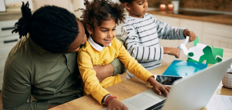 Governo lança plataforma nacional com mais de 90 cursos para educação digital nas escolas