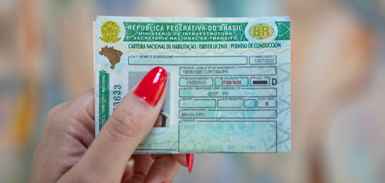 CNH gratuita gera economia de R$ 1,8 bilhão e reduz custo para tirar carteira de motorista no Brasil