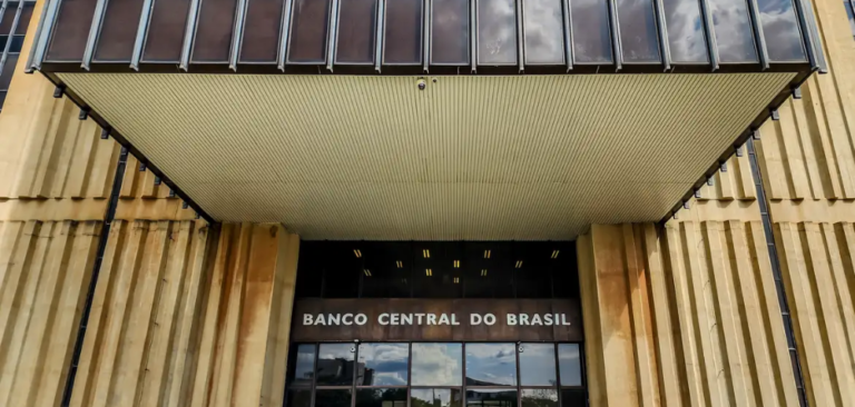 Mercado eleva previsão da inflação e IPCA ultrapassa teto da meta para 2026