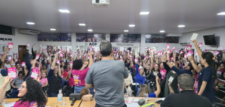 Professores da Rede Municipal de Campo Grande aprovam paralisação após impasse sobre reajuste salarial