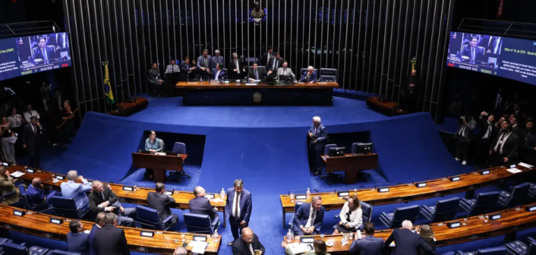 PEC do fim da escala 6×1 tem tramitação travada no Senado e gera cobrança de parlamentares