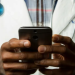 Governo torna exame obrigatório para médicos obterem registro profissional no Brasil