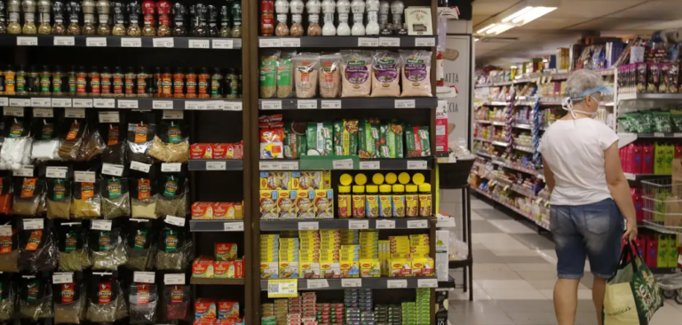 Indústria de alimentos lidera geração de empregos e emprega 2,1 milhões de trabalhadores no Brasil