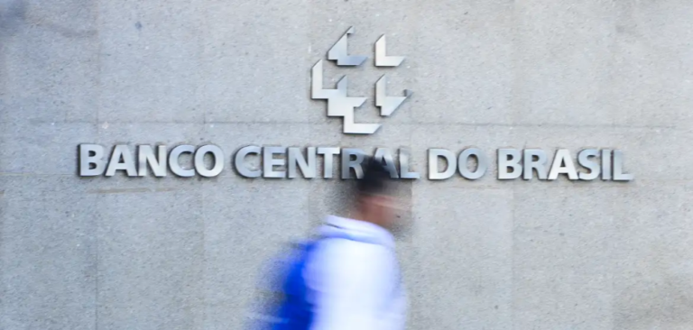 Banco Central eleva projeção de crescimento do PIB para 2% em 2026, mas vê inflação acima da meta