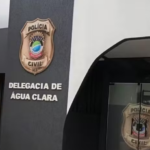 Jovem de 21 anos é morto a golpes de taco de sinuca em Água Clara; três suspeitos são presos