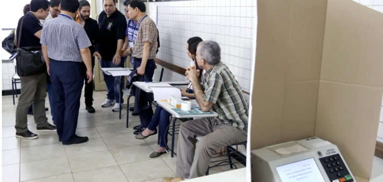 Justiça Eleitoral começa a convocar mesários para as eleições de outubro; veja direitos e como pedir dispensa