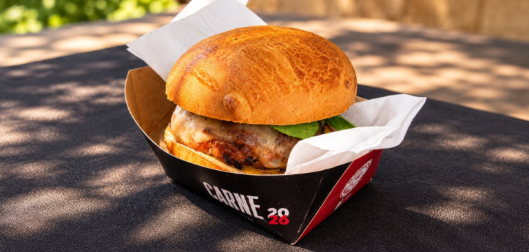 Hambúrguer 100% suíno com rúcula e mel é novidade gastronômica em Campo Grande