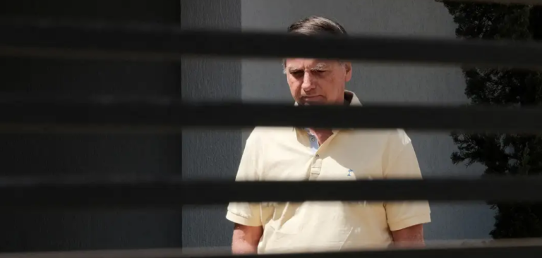Bolsonaro pede ao STF liberação de visitas de Flávio antes do fim de suspensão